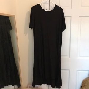 High/low black flowy midi dress